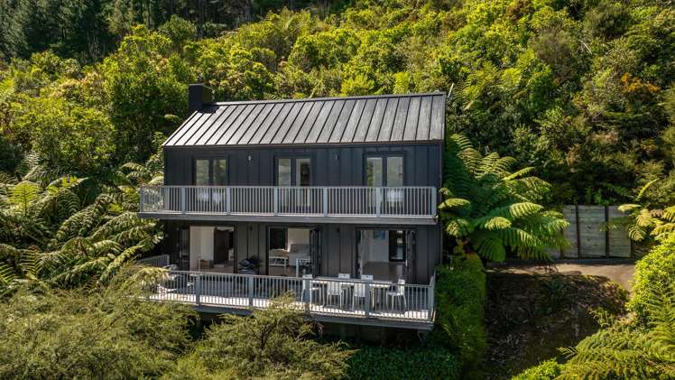 - Bay of Many Coves Queen Charlotte Sound_1