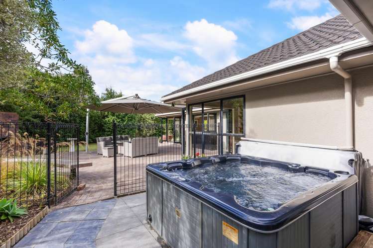 8 Kallaroo Place Botany Downs_17