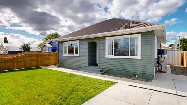 Near-New Family Living – Lawns Included!