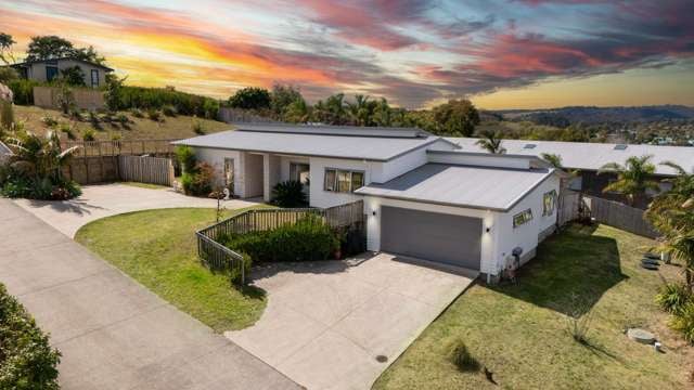 Ballroom Blitz! HUGE Open Plan Living!