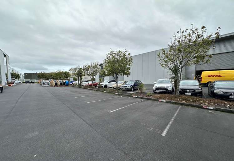 Unit 4/11 Orbit Drive Rosedale_19