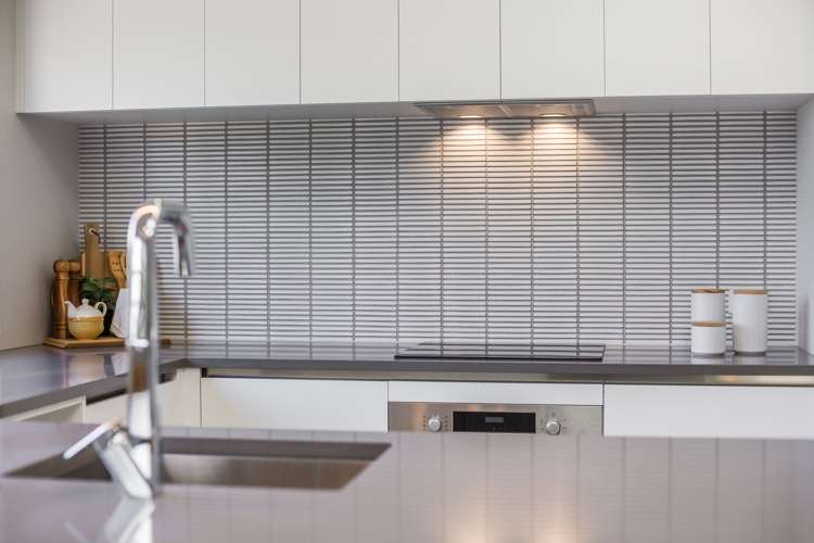 2/7 Grays Road Plimmerton_19