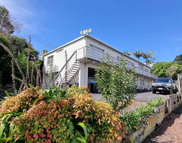 One bedroom Unit right on Mt Eden Village