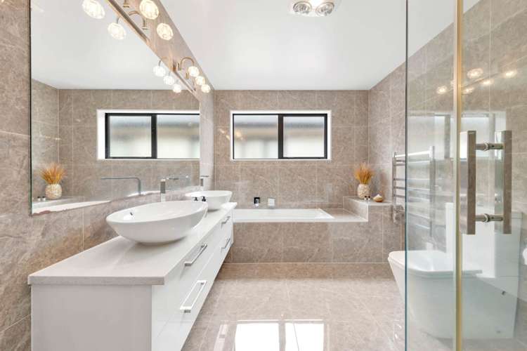 37 Rosewell Crescent Flat Bush_20