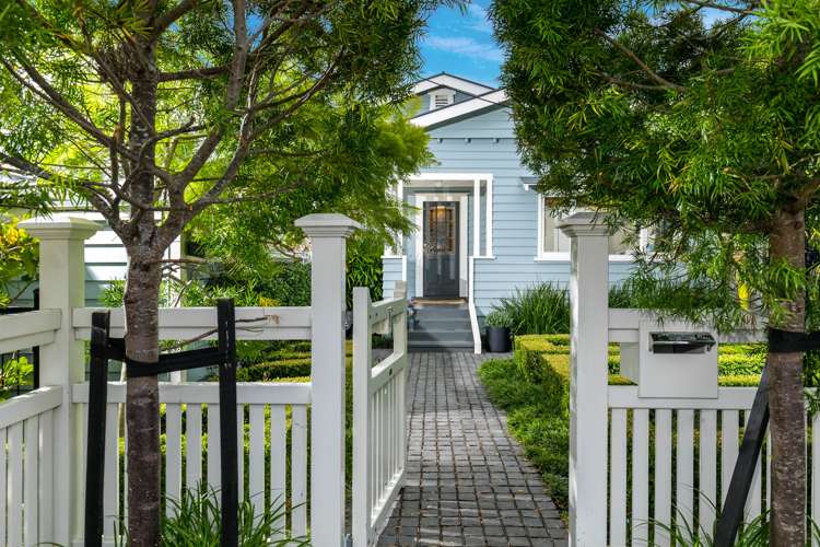 12 Ascot Avenue Narrow Neck_18