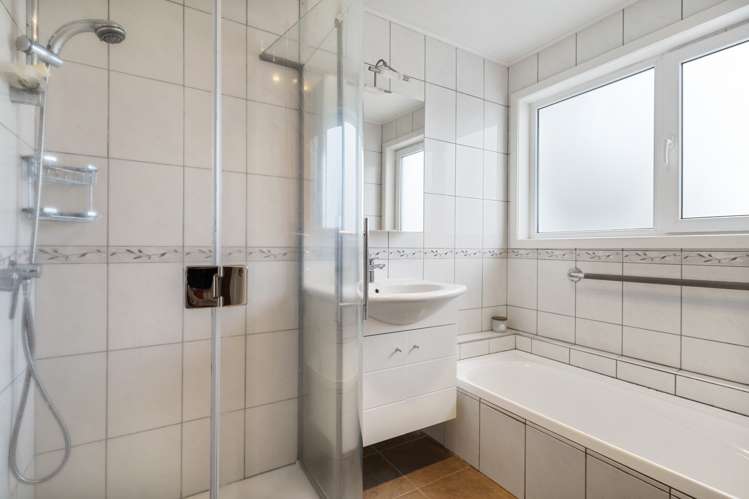 22 Gwenand Place Botany Downs_26