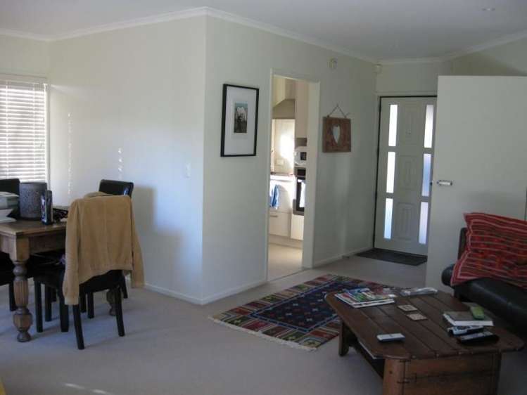 2/67 Dignan Street Point Chevalier_2