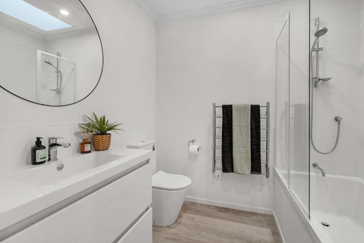 15A Rowe Parade Wainuiomata_11