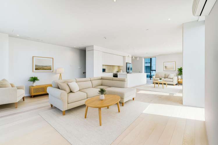 220/223A Green Lane West Epsom_5