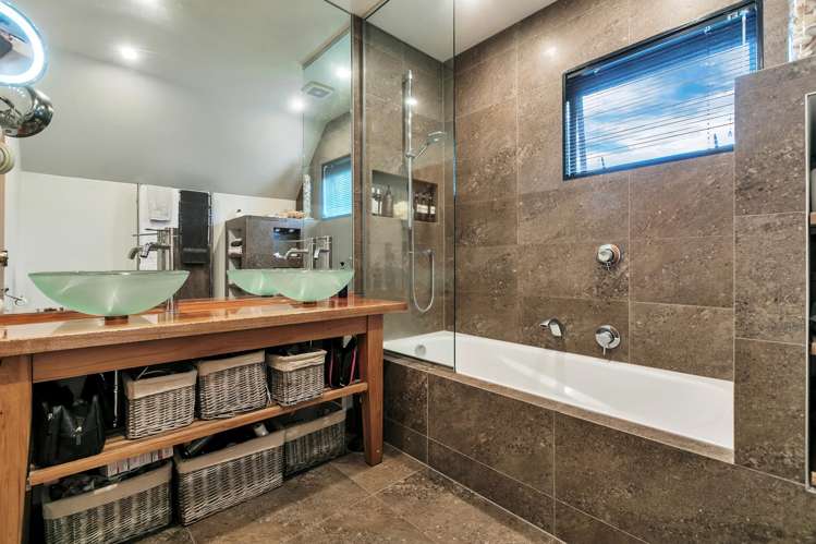 2/1 Tern Place Unsworth Heights_6