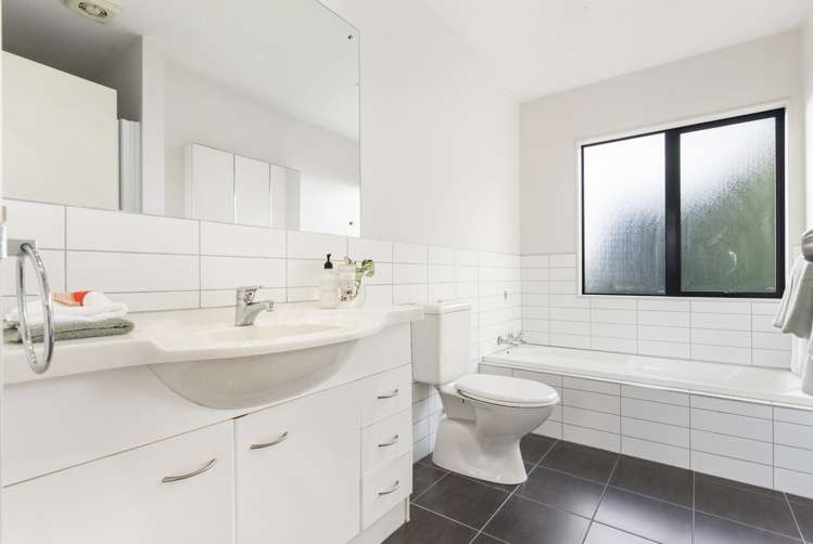 15/22 Northcross Drive Oteha_13