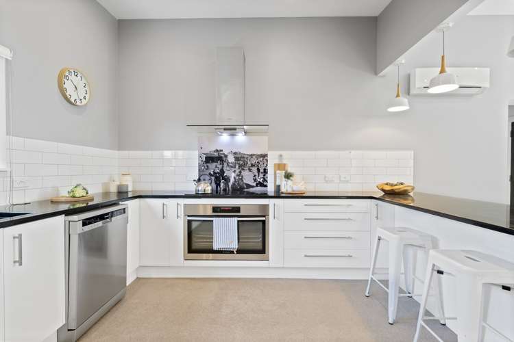 203 Sutherland Road Lyall Bay_6