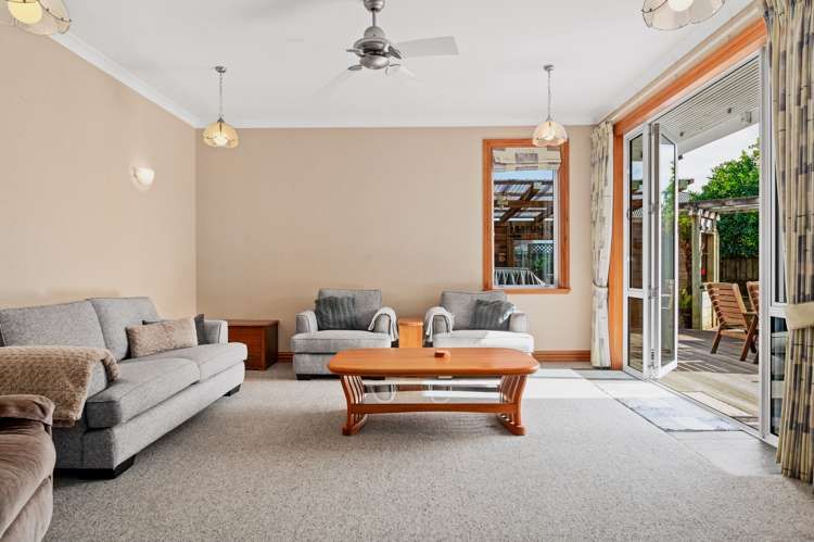 16 Thistlewood Avenue Hamilton East_12