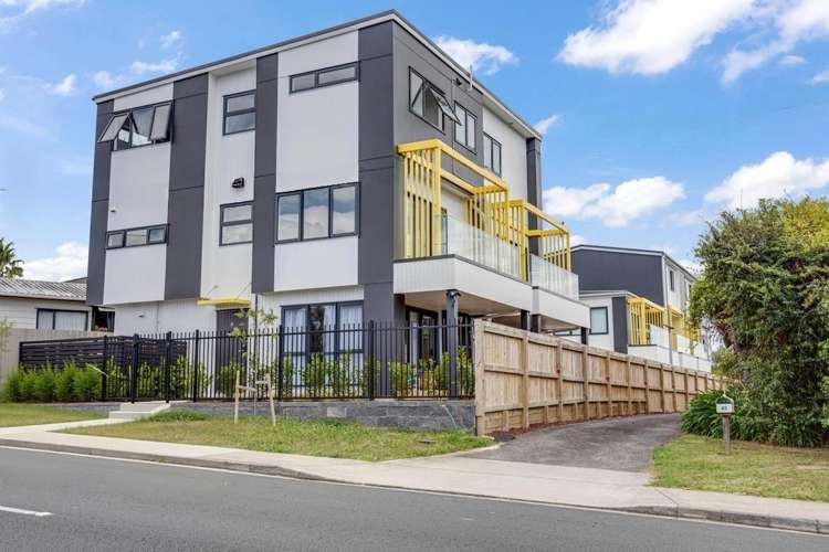 3 & 4/43A Waimumu Road Massey_1