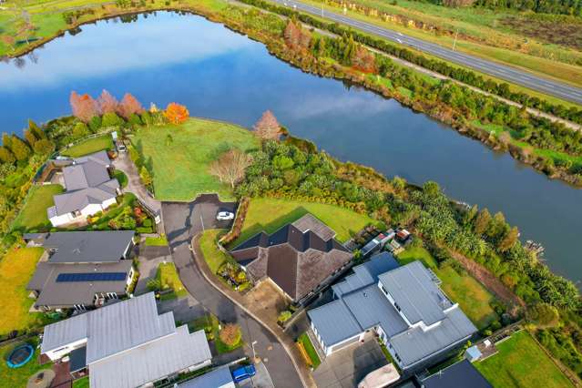 Tranquil Living on the Lake