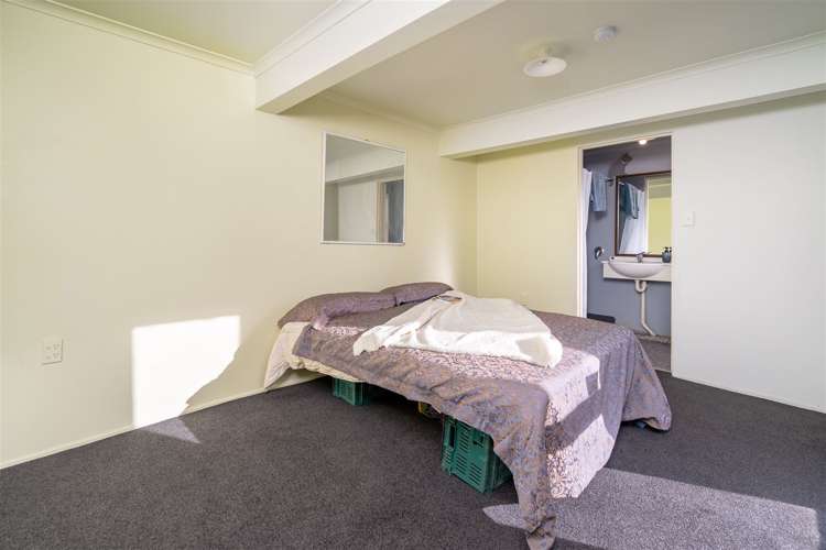 35 Easther Crescent Kew_17