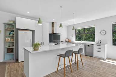 6A Holiday Crescent_1