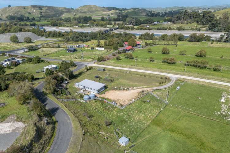 87 River Road Otane_27