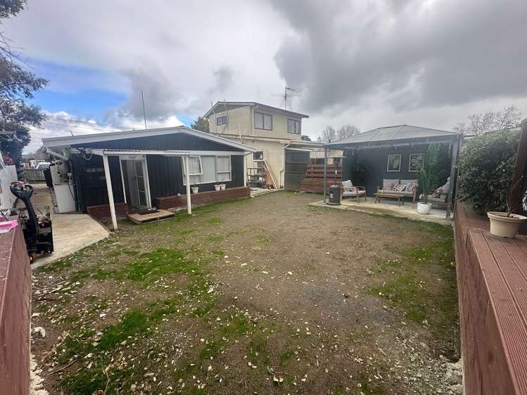 2/4 Ray Small Drive Papakura_13