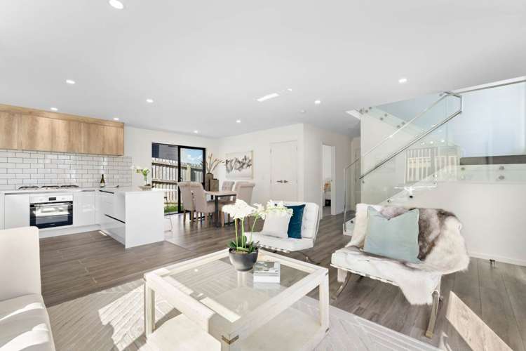 84a Vodanovich Road Te Atatu South_13