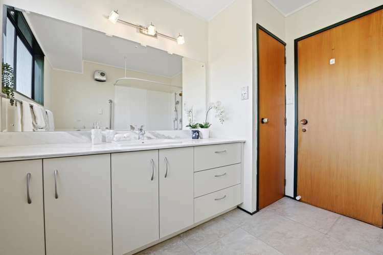2/983 Beach Road Torbay_17
