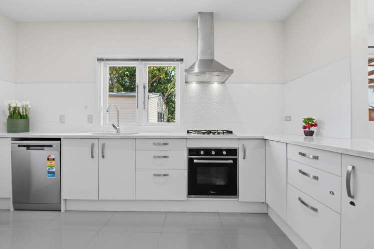 75 Alberton Avenue Mount Albert_7