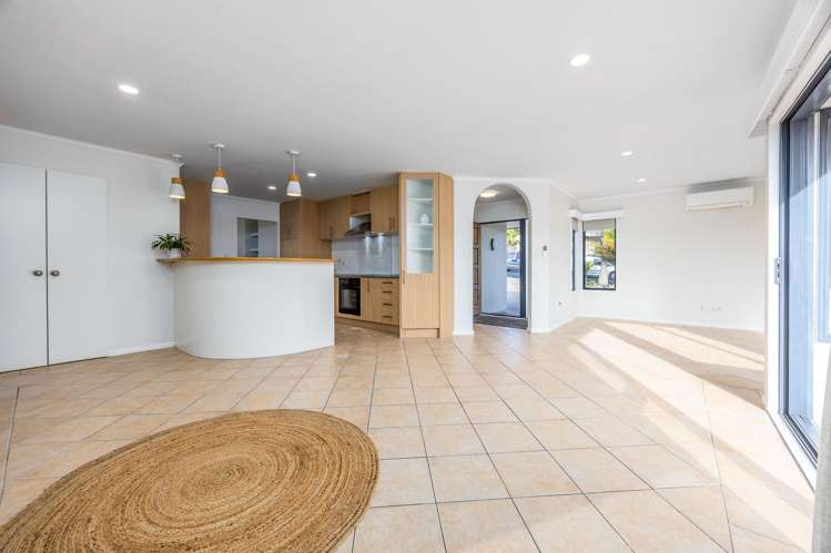 139 Roberta Crescent Orewa_6