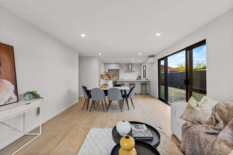2/10 Farquhars Road Redwood_2