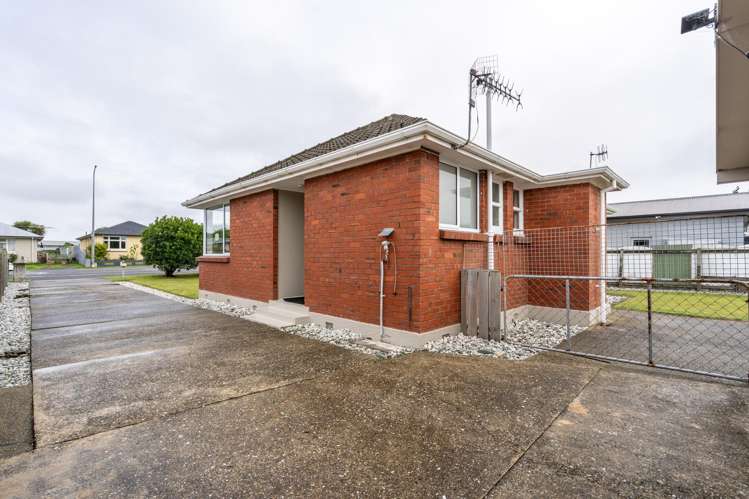 82 Saturn Street Strathern_17