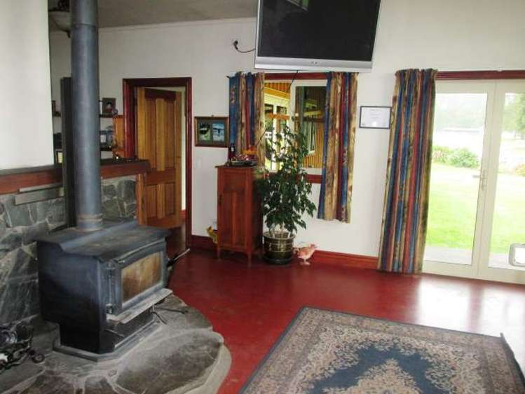 5 Racecourse Road Reefton_12