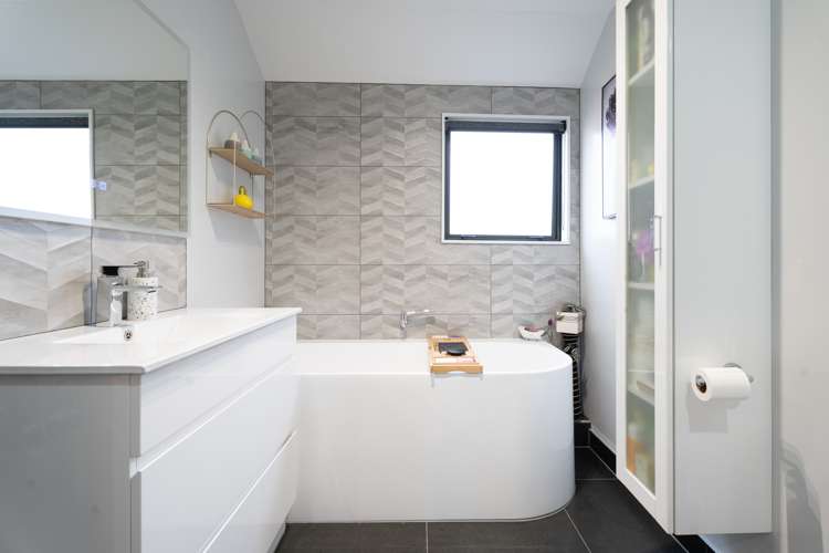 13 Claverton Grove Churton Park_30