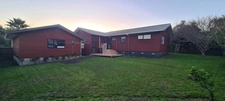 18 Thorburn Avenue Red Beach_2