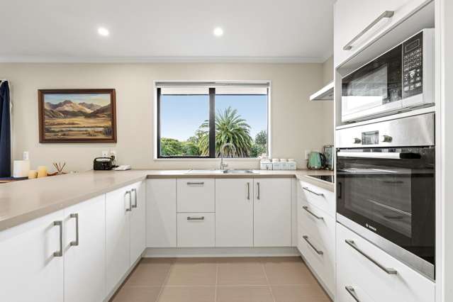 241 Breezes Road Aranui_1