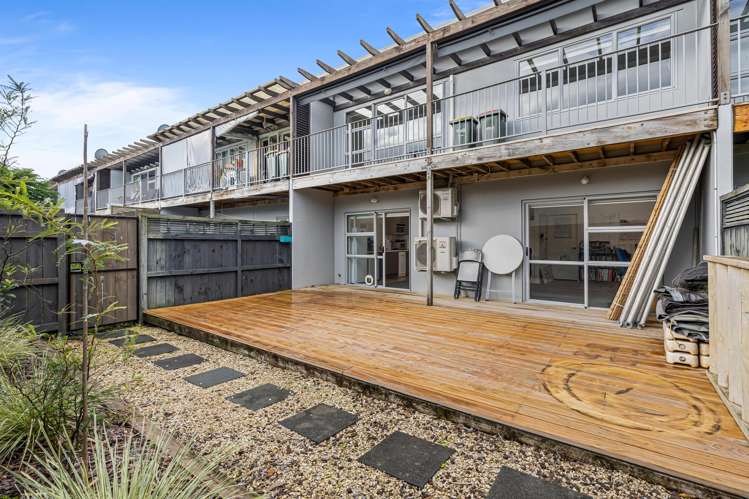 2/15 Lovell Court_2