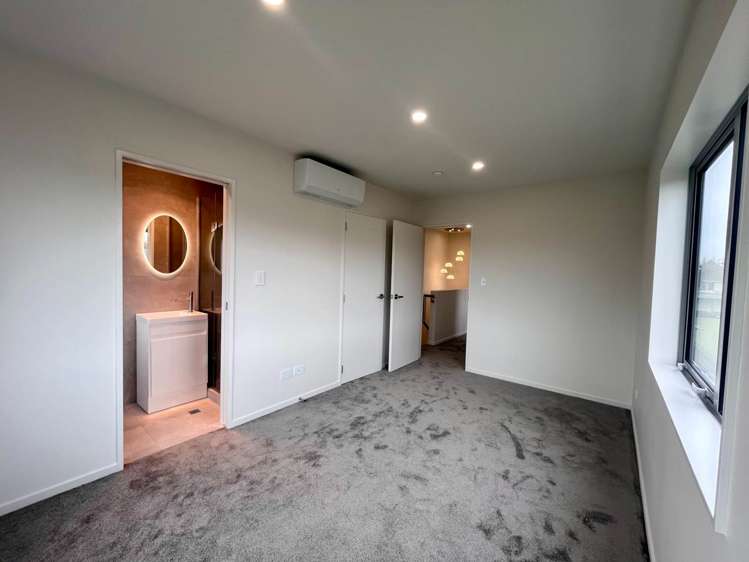 9/9 Coral Crescent Panmure_9