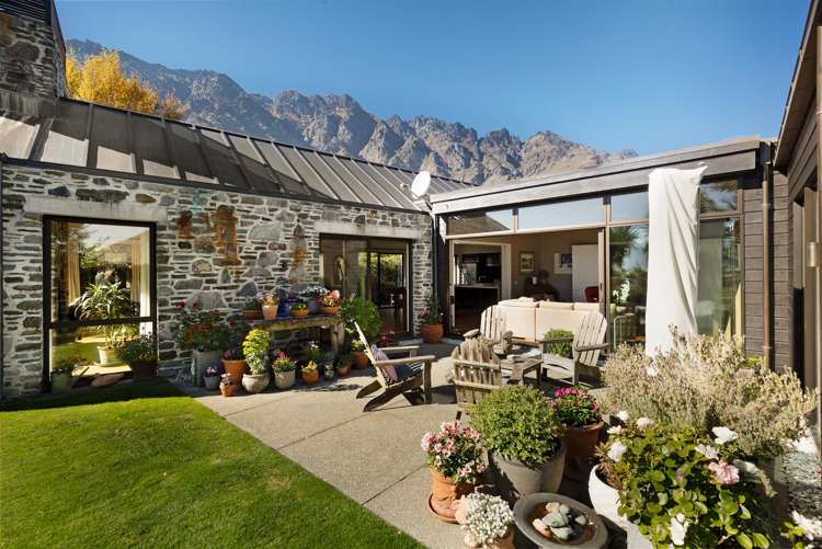 8 Bretby Court Jacks Point_11