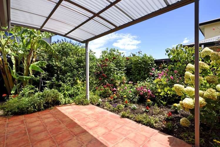 2 Cambria Gardens The Wood_3