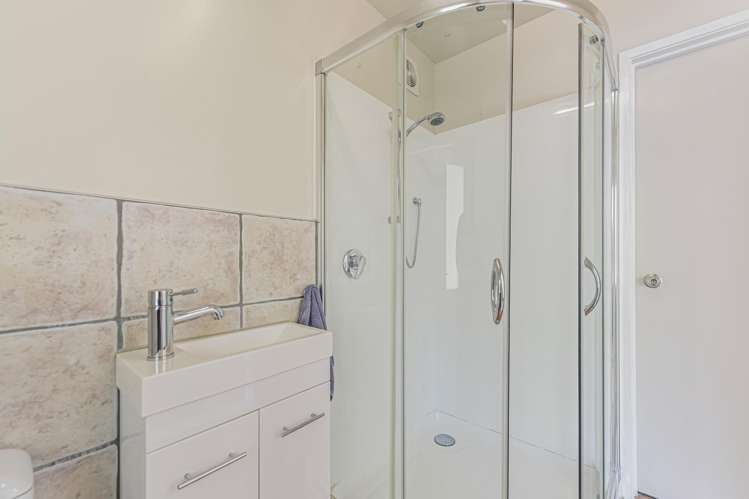 8b Tuckett Place Enner Glynn_17