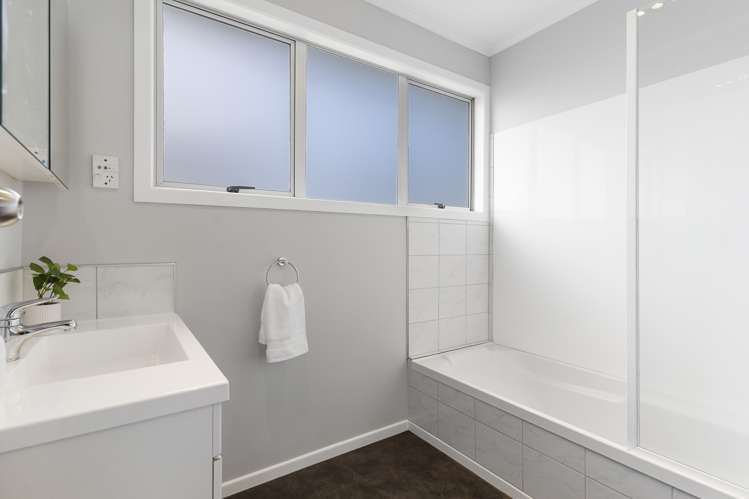 23 Miltonia Avenue Te Atatu South_11