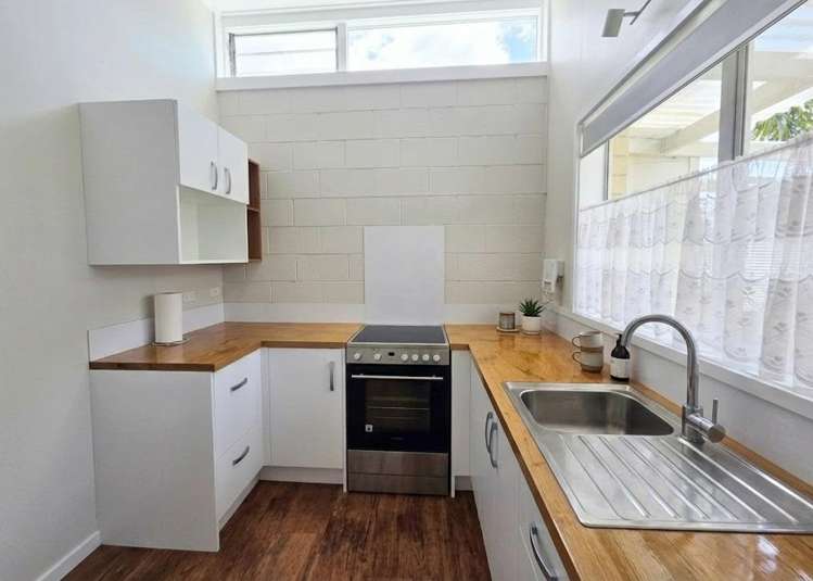 2/22 Francis Drake Street Waipukurau_1