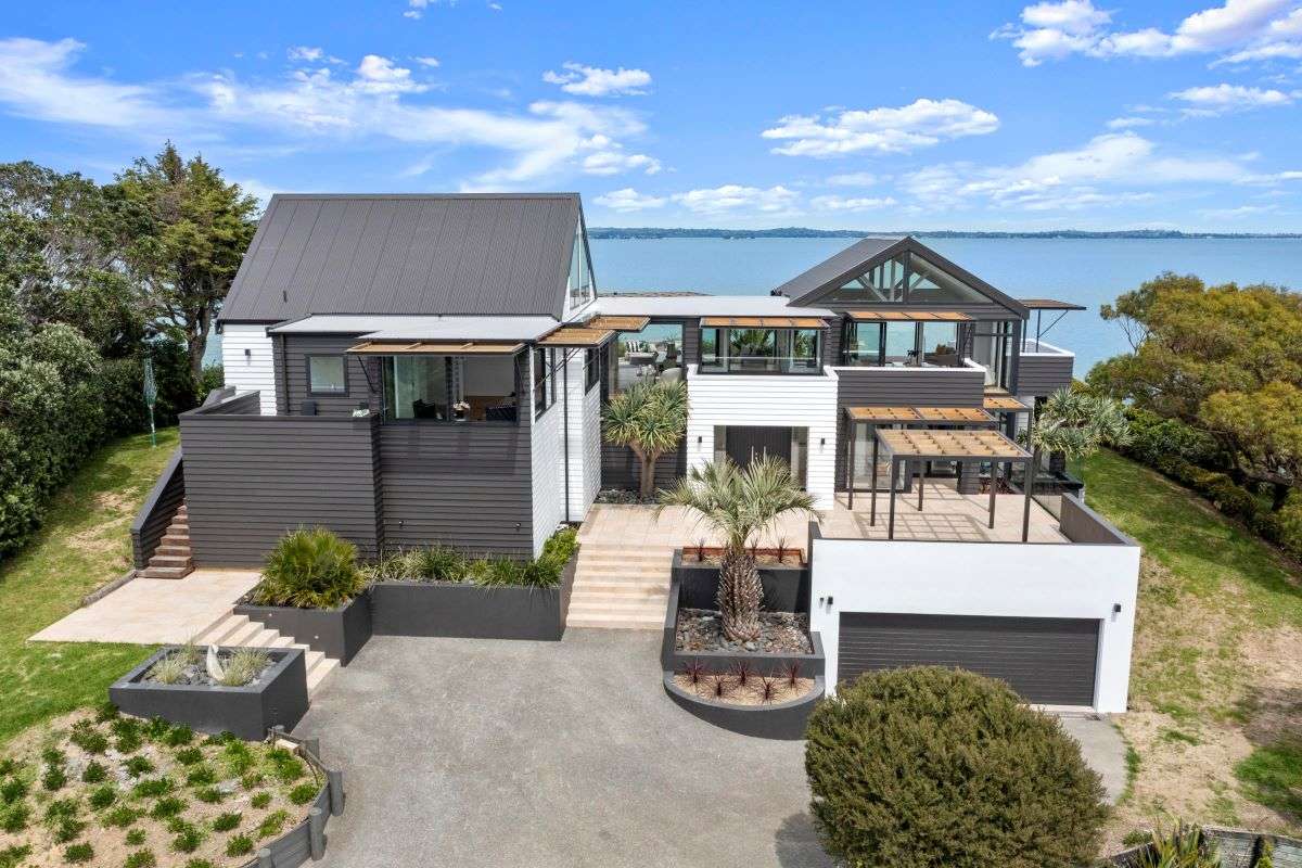 66 Kennedy Point Road in Kennedy Point on Waiheke Island