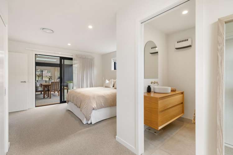 89 Magnum Drive Cromwell_16