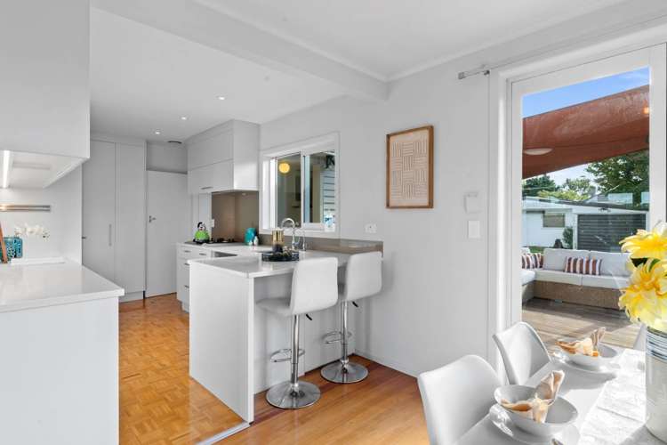 189 Riverside Avenue Point England_13