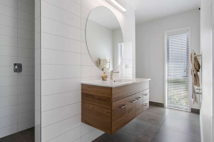 53 Arran Drive Aongatete_12