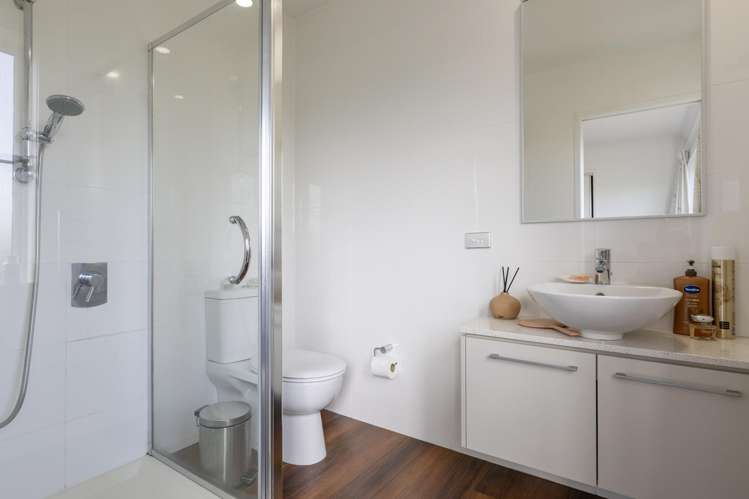 49 Chateau Crescent Rangatira Park_16