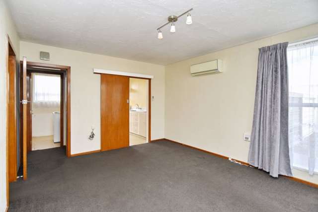 2/560 Hereford Street Linwood_1