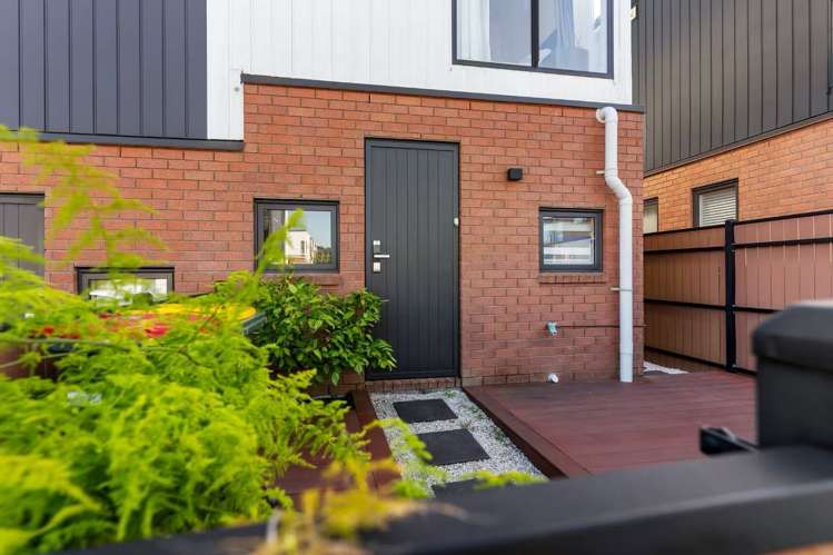 18 Treeline Lane Flat Bush_15