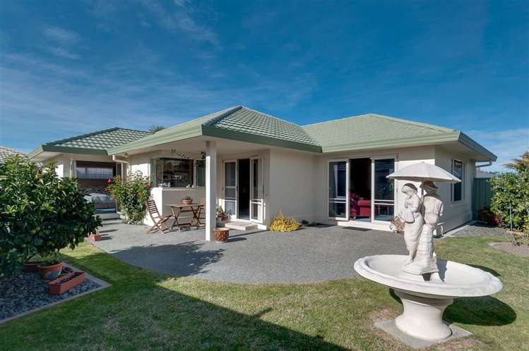 3 Queens Walk Taradale_2