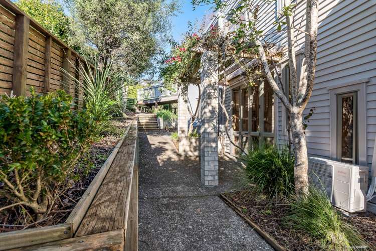 2/18a Richards Avenue Forrest Hill_21