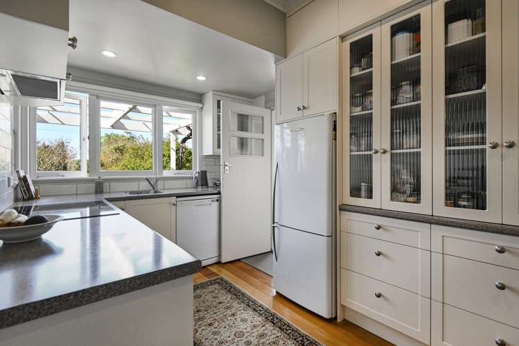 571 Lyndhurst Road Frimley_6